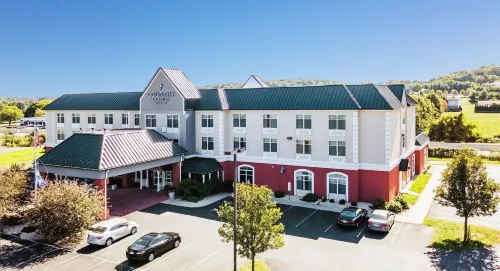Country Inn & Suites by Radisson, Harrisburg West Mechanicsburg - Parkplatz