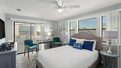 Emerald Lagoon by Avantstay Bright Condo + Pool + Pier + Tennis Access Walk to Beach + Dining