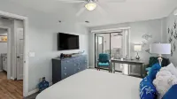 Emerald Lagoon by Avantstay Bright Condo + Pool + Pier + Tennis Access Walk to Beach + Dining