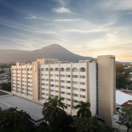 InterContinental Hotels SAN SALVADOR-METROCENTRO MALL by IHG Отели рядом с достопримечательностью «Археологические памятники древнего поселения Хойя-де-Серен»