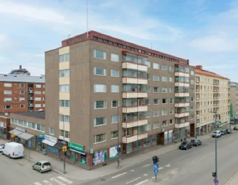 1Br Apt and Balcony Next to Railway Station Hotels in 