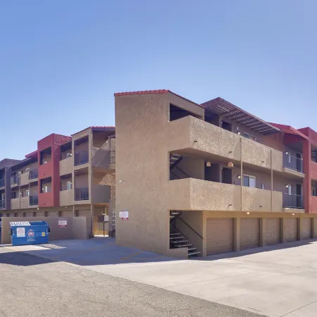 Lake Havasu Condo Walk to Lake, Dining and Shops!