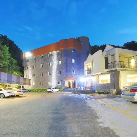HillHouse Hotel