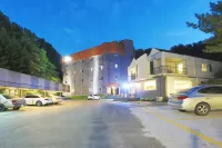 HillHouse Hotel - parking