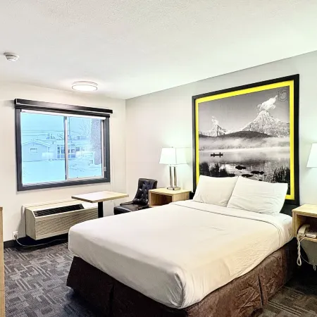 Super 8 by Wyndham Clearwater BC