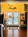 Secluded Cozy Cottage in Historic Downtown