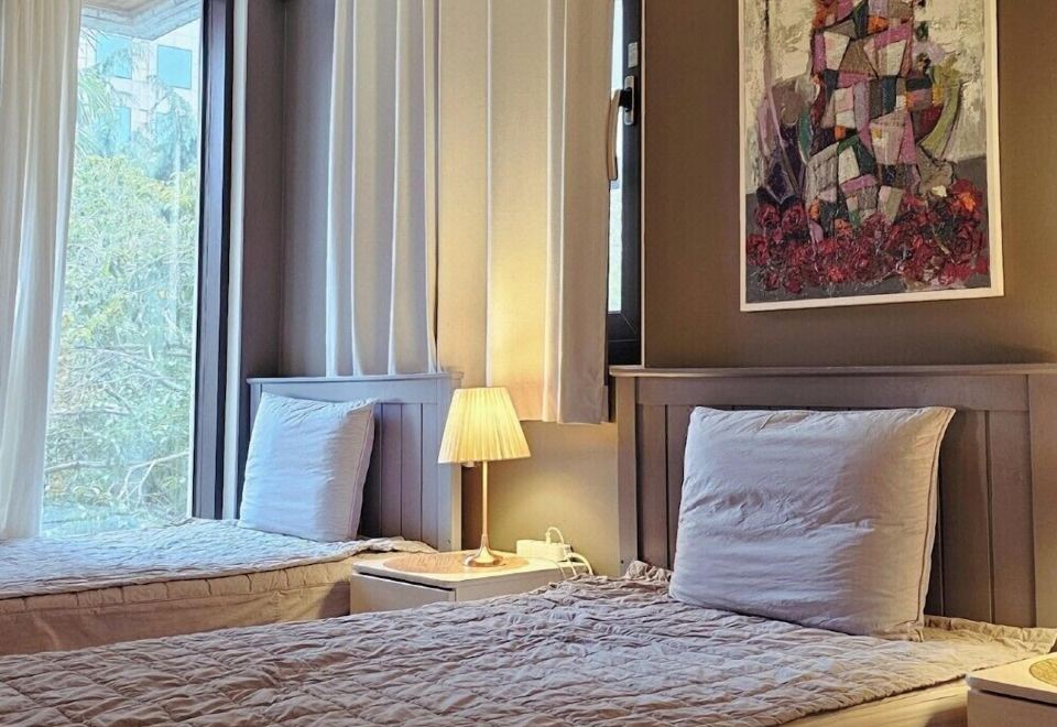 Gallery Family Hotel - Housity