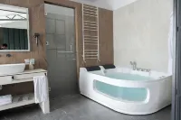 Dynasty Hotel & SPA - Hot Tub