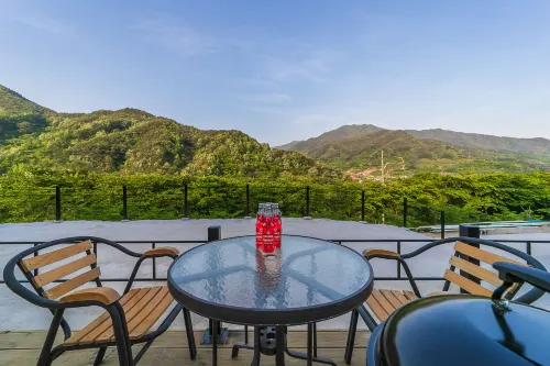 Gurye Papas Villa Pension - プール