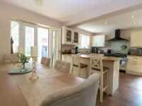 6 Barleycroft - Homestays
