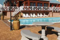 Oceans Hotel & Self Catering - parkir