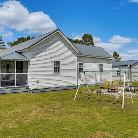 Bring Your Pets! Family-friendly Gem in Cove City