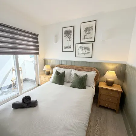 Cosy One Bedroom Apartments with Free Evening Parking