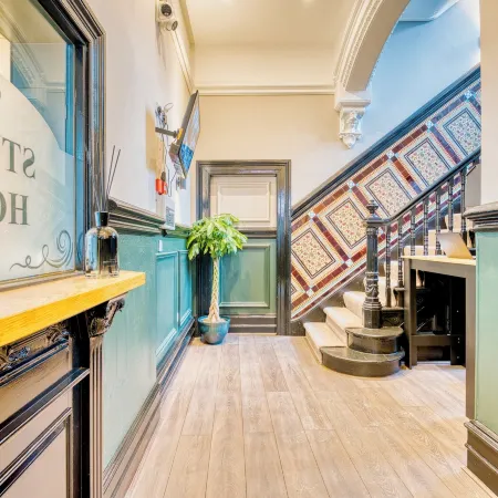 The Stuart Hotel Отели рядом с достопримечательностью «Стадион «Энфилд»»