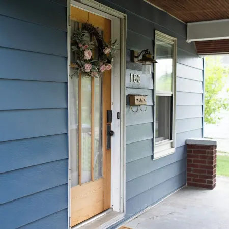 Cozy Cottage on Main. Halfway between the Ark and Creation Museum!