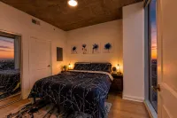 Midtown Atlanta 1BR Skyline Balcony Corner Condo by Piedmont Park | Luxe Pad - Condos