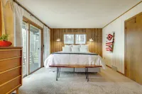 Game Room! Mid-Century Escape in the Northwoods - Parvekkeita