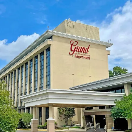 Grand Laurel Hotel