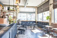 阿斯託里亞賽琳娜准將酒店 - 早餐