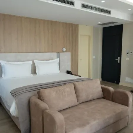 Great White Hotel Отели в г. Лежа