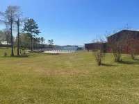 Cozy One Bedroom Cabin with Lake View-South Toledo Bend