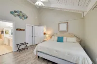 Luxury Lakefront Boyne City Townhome w/ Views! - Wifi