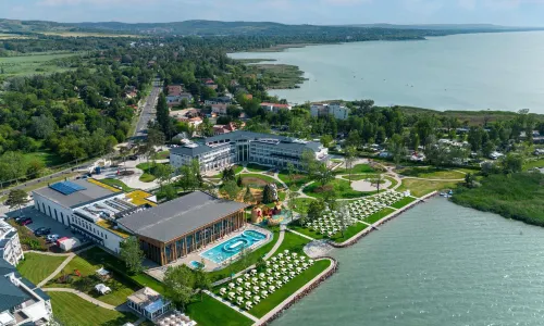 โรงแรมเมอเวนพิค บาลาแลนด์ รีสอร์ต เลค บาลาตอน
