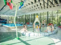 ดอร์มิโอ รีสอร์ท มาสตริคต์ - ที่มีสระว่ายน้ำ