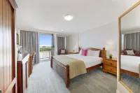Burnett Riverside Hotel - balcony