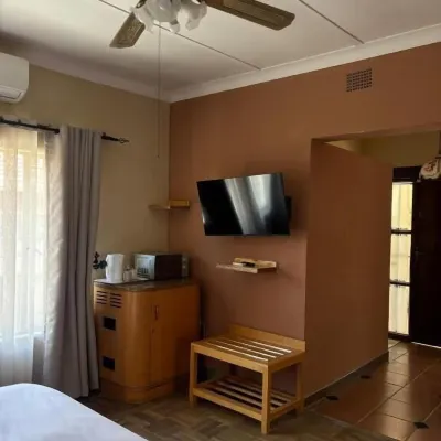 Laroza Guest House Hotels near Rustenburg