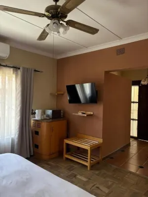 拉羅扎旅館(Laroza Guest House) 酒店