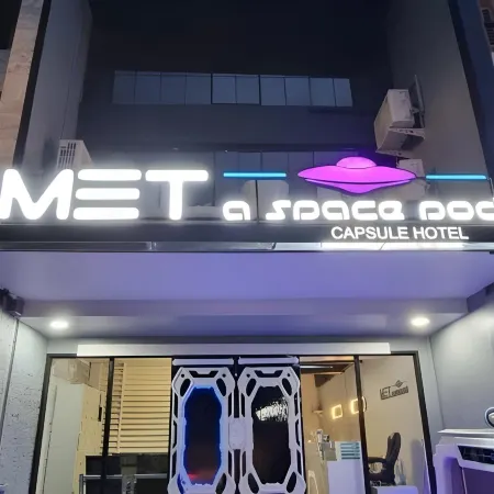 Met A Space Pod @Phrom Phong