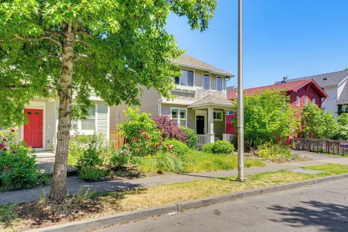 Half Block to Train! South Beacon Hill Area Home - Country Houses