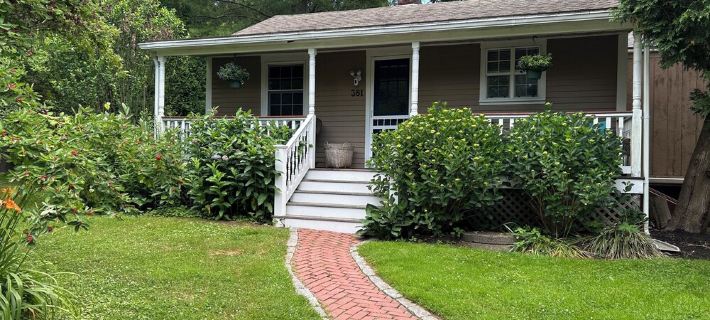 Quintessential Cottage Near Beaches and Newport Center. Hotels in Middletown