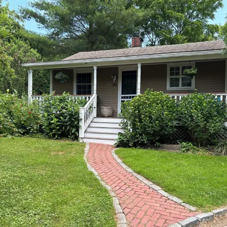 Quintessential Cottage Near Beaches and Newport Center.