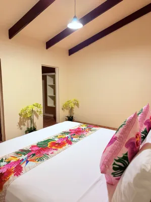 Mountain Views, 3BR Family Home, Near Muri Beach - 3 stelle