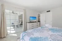 Palm Bay Club on Siesta Key  see our new bathrooms. - Gym