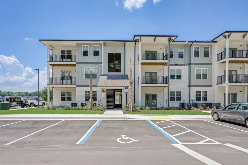 Lush Emerald Nr JAX INT Airport & Shopping - balcony