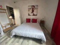 Chambres D’hote au Chapeau Claque Cabaret - Homestays