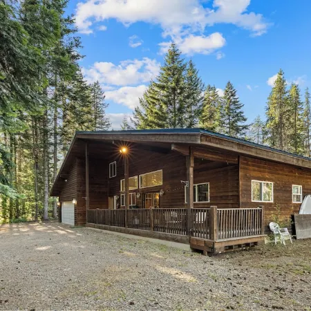 Elk Tracks Lodge