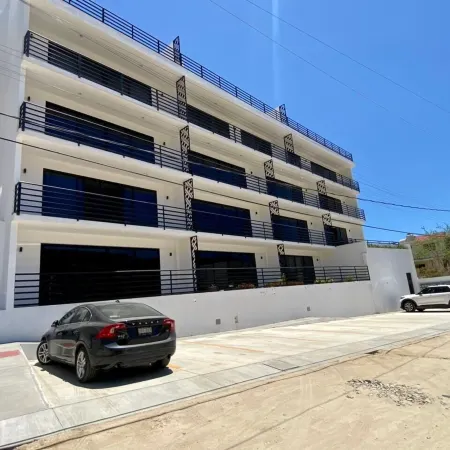 Beautiful New Condo Sea Breeze