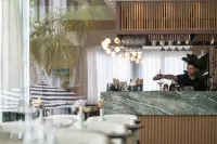 King Jason Paphos - Designed for Adults by Louis Hotels - bar