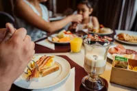 Staybridge Suites DAWSON CREEK by IHG - فطور