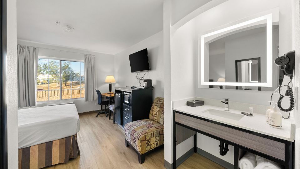 Ramada by Wyndham Ontario