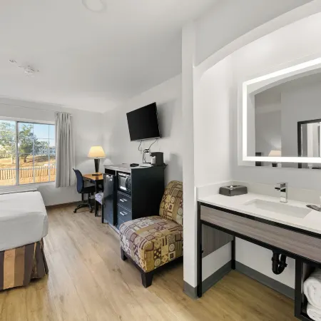 Ramada by Wyndham Ontario