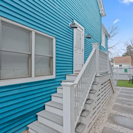 Downtown Flat Walk to Dining Shops Sleeps 4