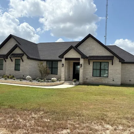 2 acres, gated5 miles to TAMUPatio with fire pit, tv, grill, sitting area