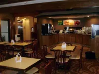 Quality Inn & Suites Searcy I-57 - Parkplatz