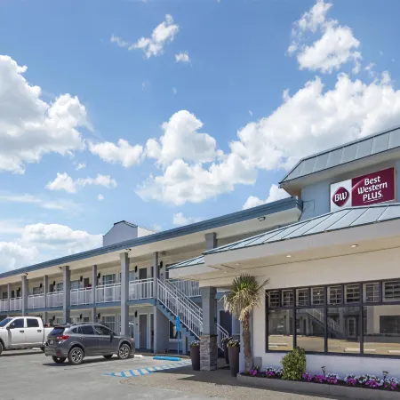 Best Western Plus Holiday Sands Inn  Suites