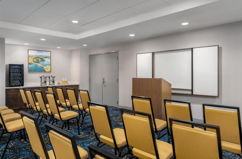 Hampton Inn Baltimore/Bayview Campus photo 5